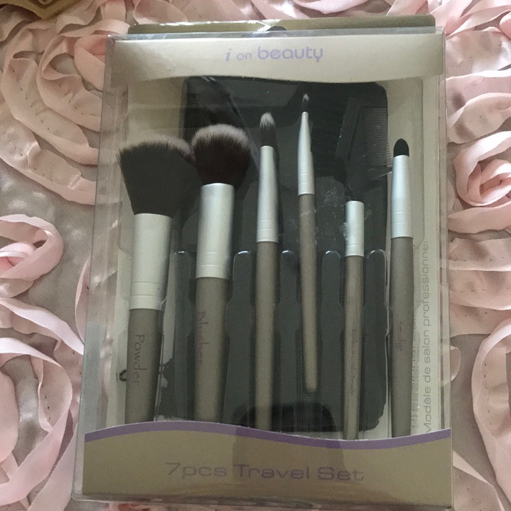 i on beauty 7 piece travel brushes set. New.